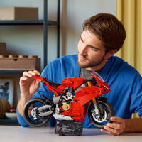 thumbnail: LEGO Ducati Panigale V4 S motor 42202