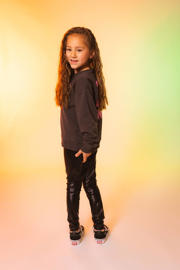 thumbnail: Zwart en roze meisjes Quapi x Monique Smit sweater met backprint, lange mouwen en ronde hals