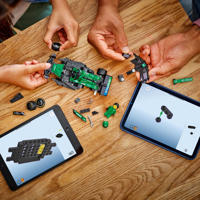thumbnail: LEGO Speed Champions Aston Martin Aramco F1® AMR24 racewagen 77245