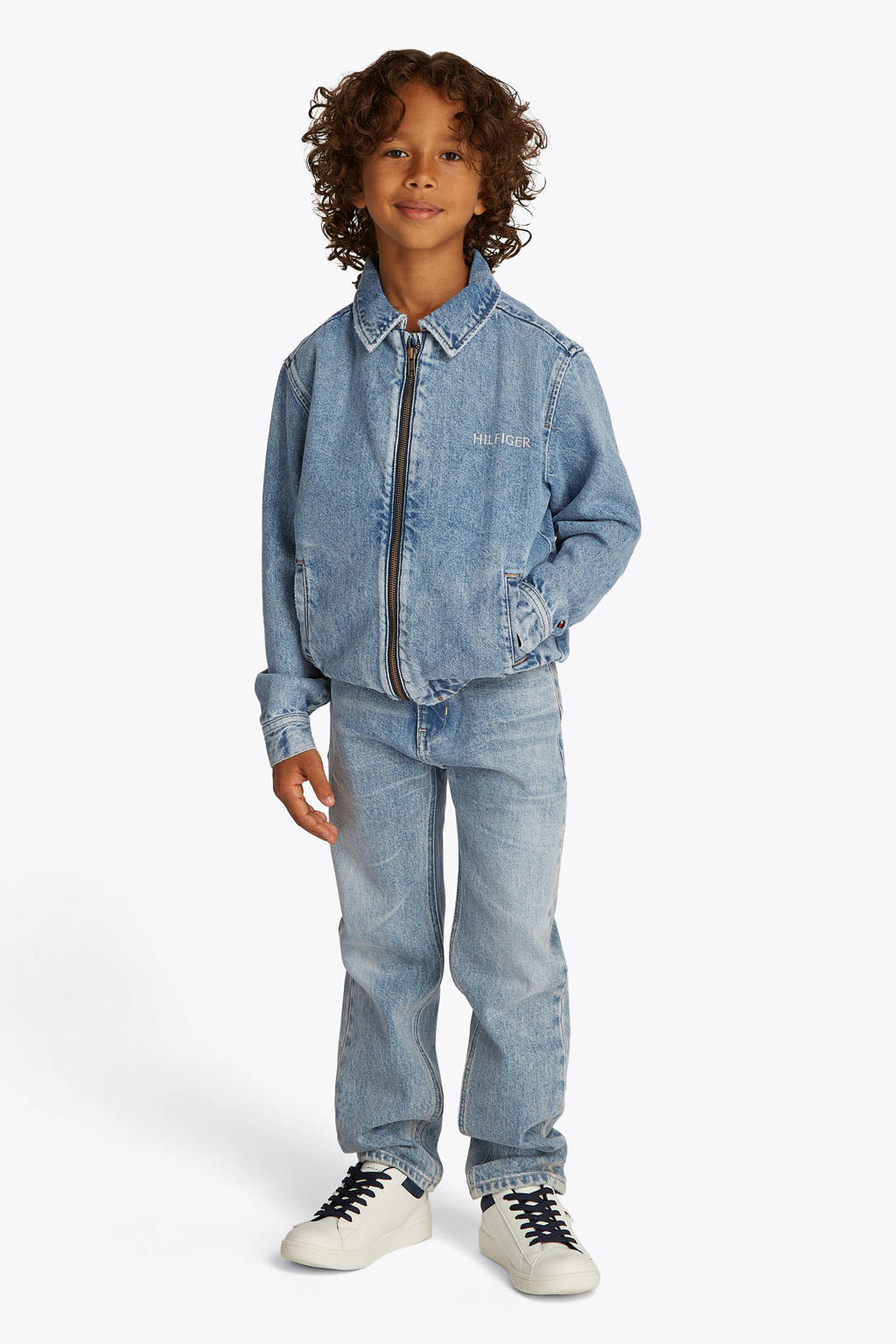 Medium blue denim jongens Tommy Hilfiger spijkerjas van katoen met effen, lange mouwen, klassieke kraag, ritssluiting en elastische boord