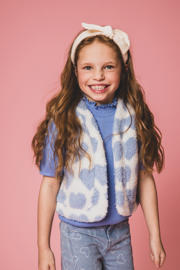 thumbnail: Ecru en blauwe meisjes LOOXS little gilet van teddy materiaal met hartjesprint en openvallende hals