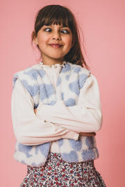 thumbnail: Ecru en blauwe meisjes LOOXS little gilet van teddy materiaal met hartjesprint en openvallende hals