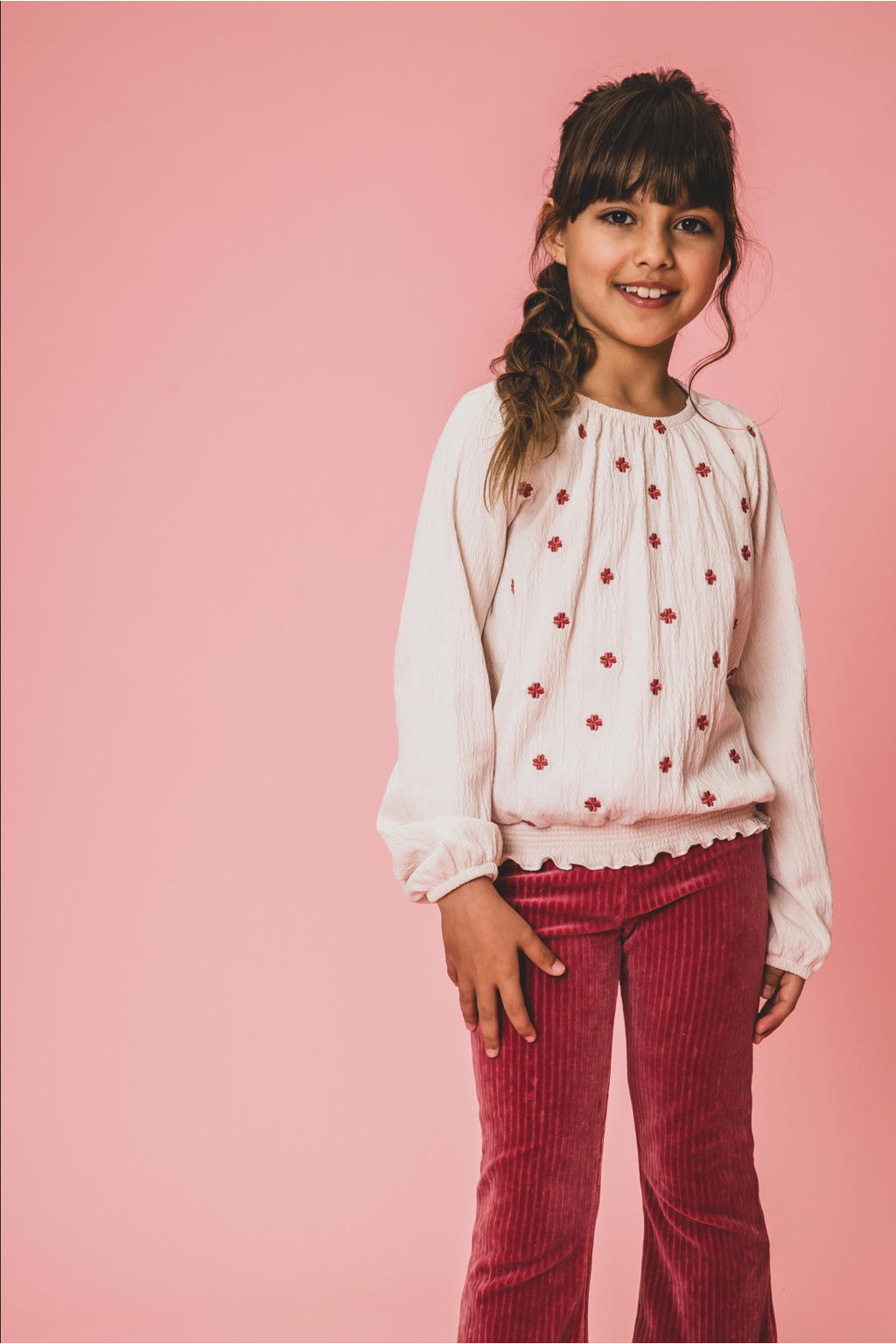Ecru en rode meisjes LOOXS little blousetop van stretchkatoen met bloemenprint, lange mouwen, ronde hals en elastische boord