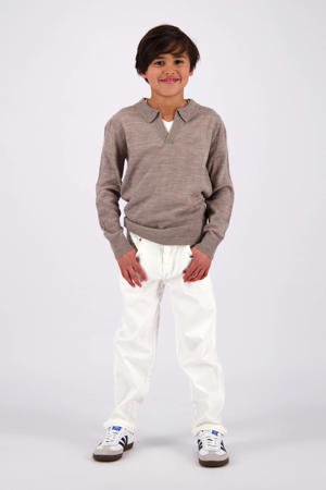 loose fit jeans wit