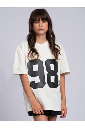 t-shirt wit