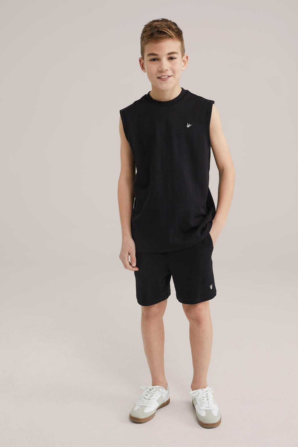 Zwarte jongens WE Fashion slim sweatshort van katoen met elastische tailleband met koord en effen