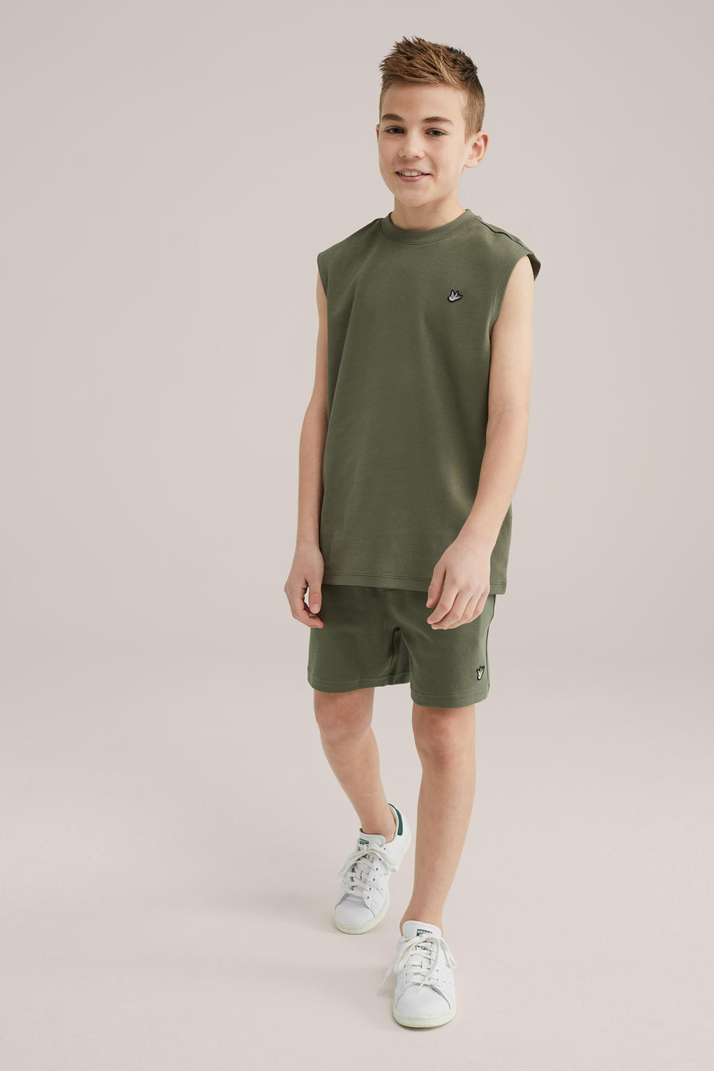 Donkergroene jongens WE Fashion slim sweatshort van katoen met elastische tailleband met koord en effen