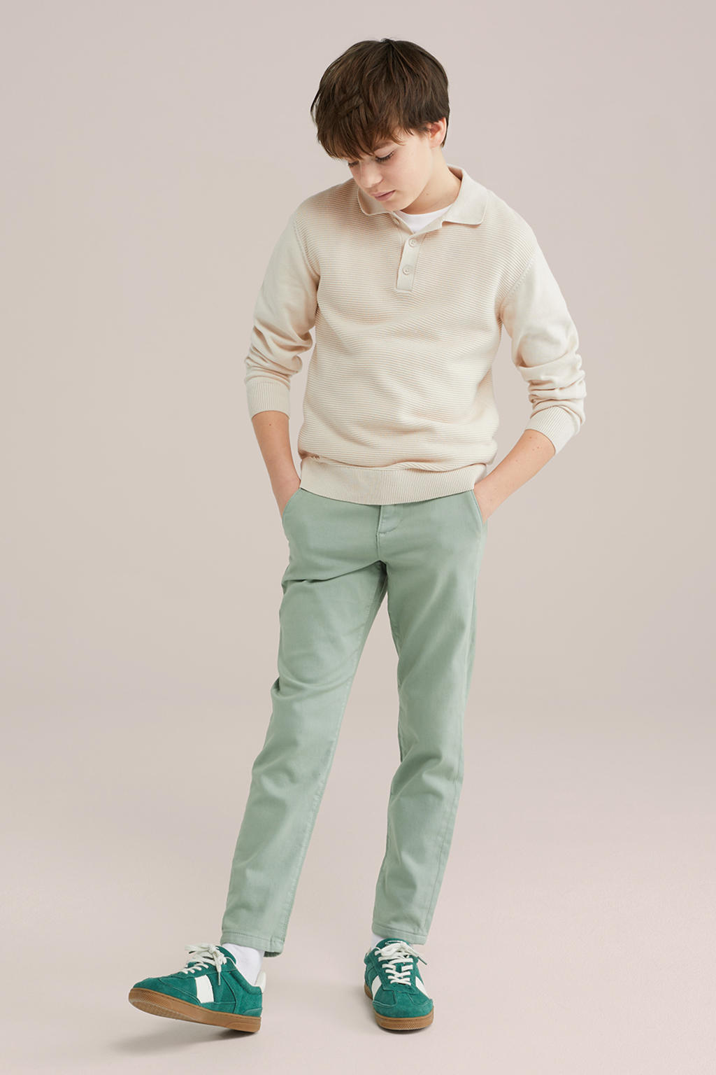 Lichtgroene jongens WE Fashion slim chino van katoen met regular waist en effen