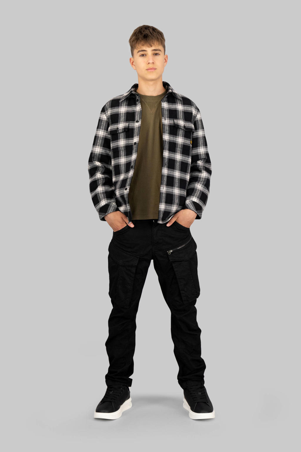 Zwarte jongens G-STAR tapered cargo broek van stretchkatoen met low waist, rits- en knoopsluiting en effen