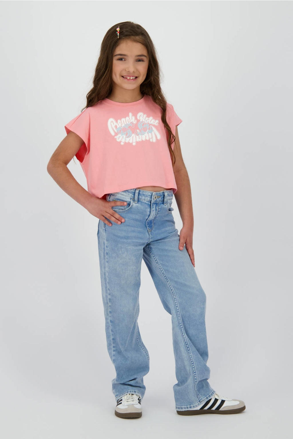 Light blue denim meisjes Vingino high waist jeans van denim met wijde pijpen, rits- en knoopsluiting en effen
