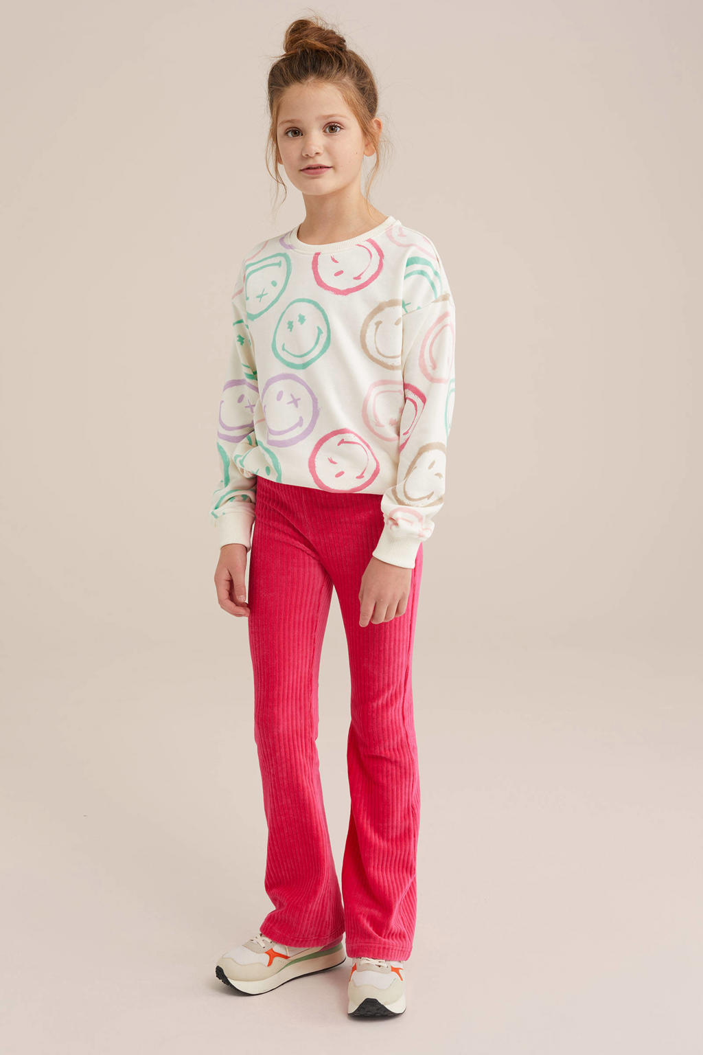 Roze meisjes WE Fashion fluwelen flared broek felroze met regular waist en elastische tailleband