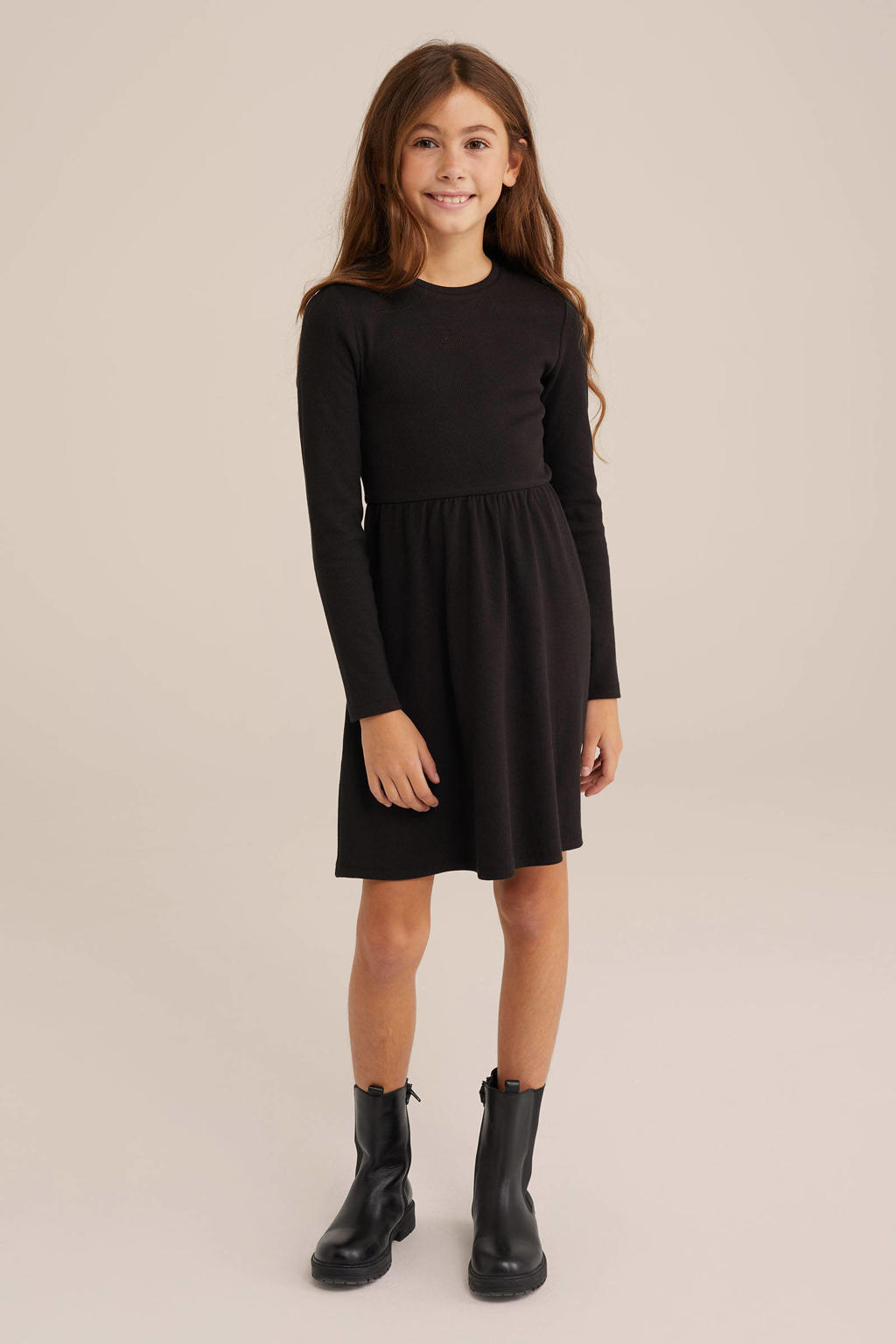 Zwarte meisjes WE Fashion little black dress van stretchkatoen met effen, lange mouwen en ronde hals