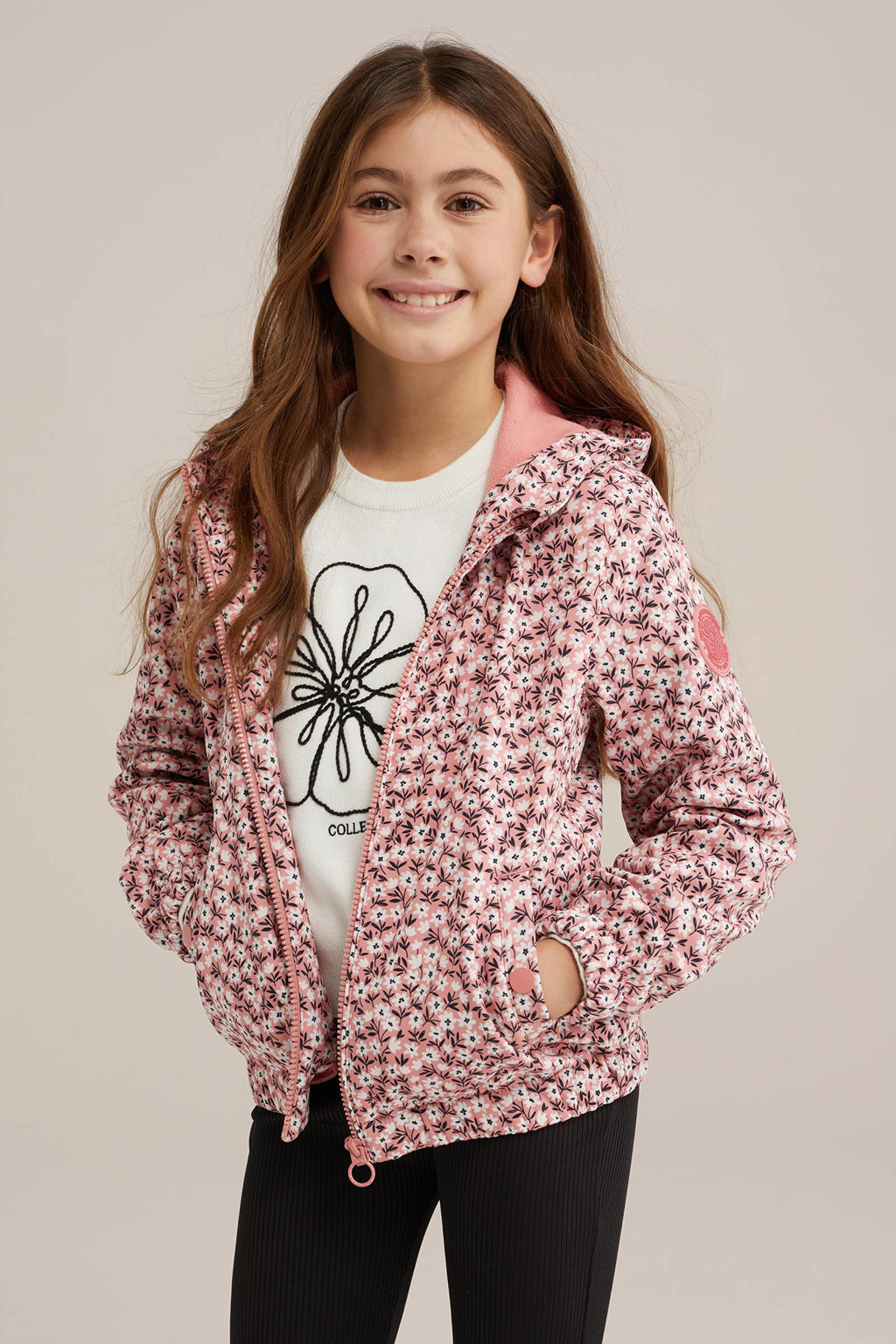 Lichtroze meisjes WE Fashion softshell jas met bloemenprint, lange mouwen, capuchon en ritssluiting