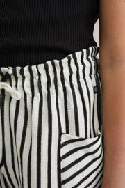 thumbnail: WE Fashion straight casual short zwart