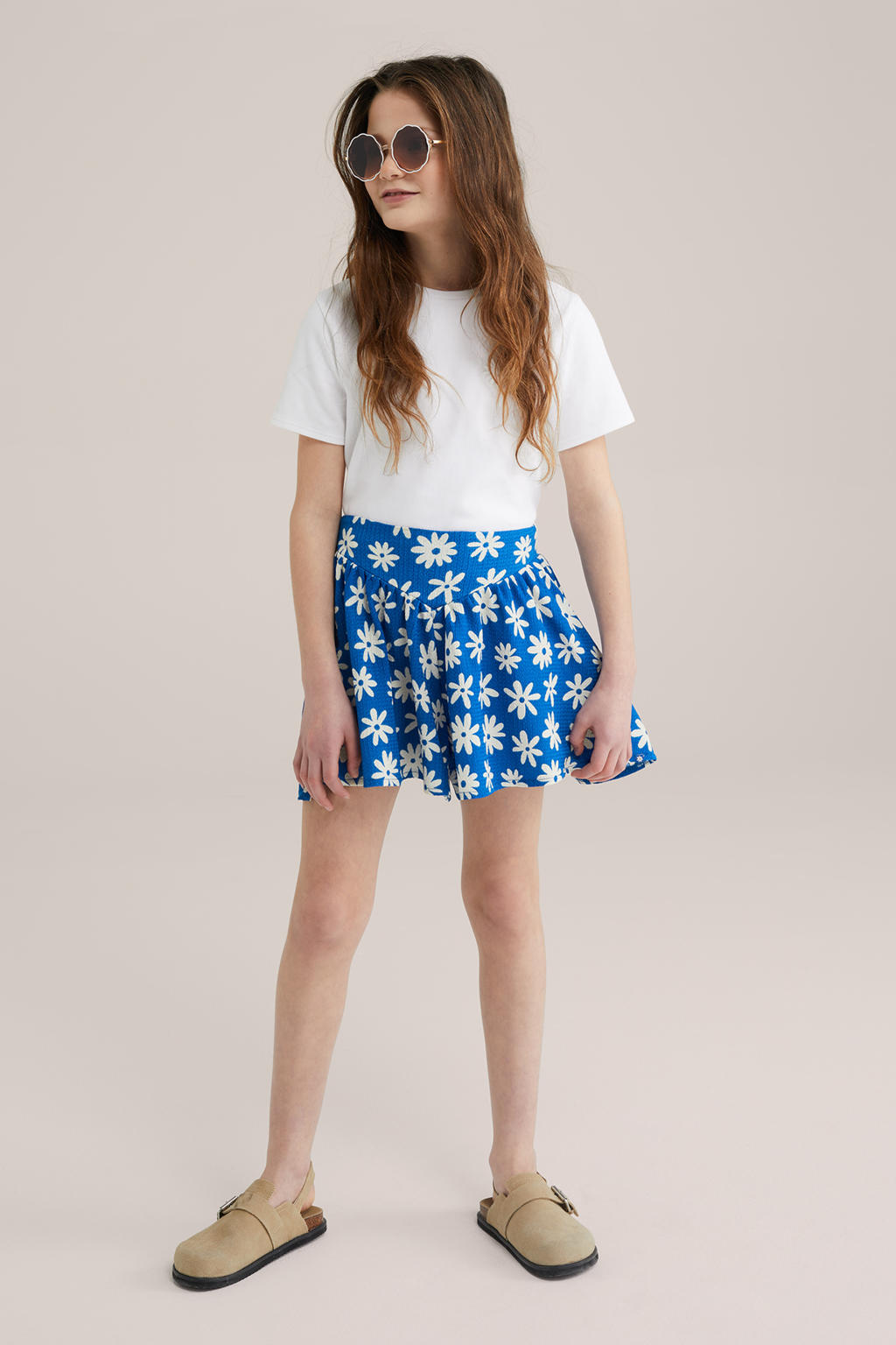 Blauw en ecru meisjes WE Fashion loose casual short van polyester met elastische tailleband