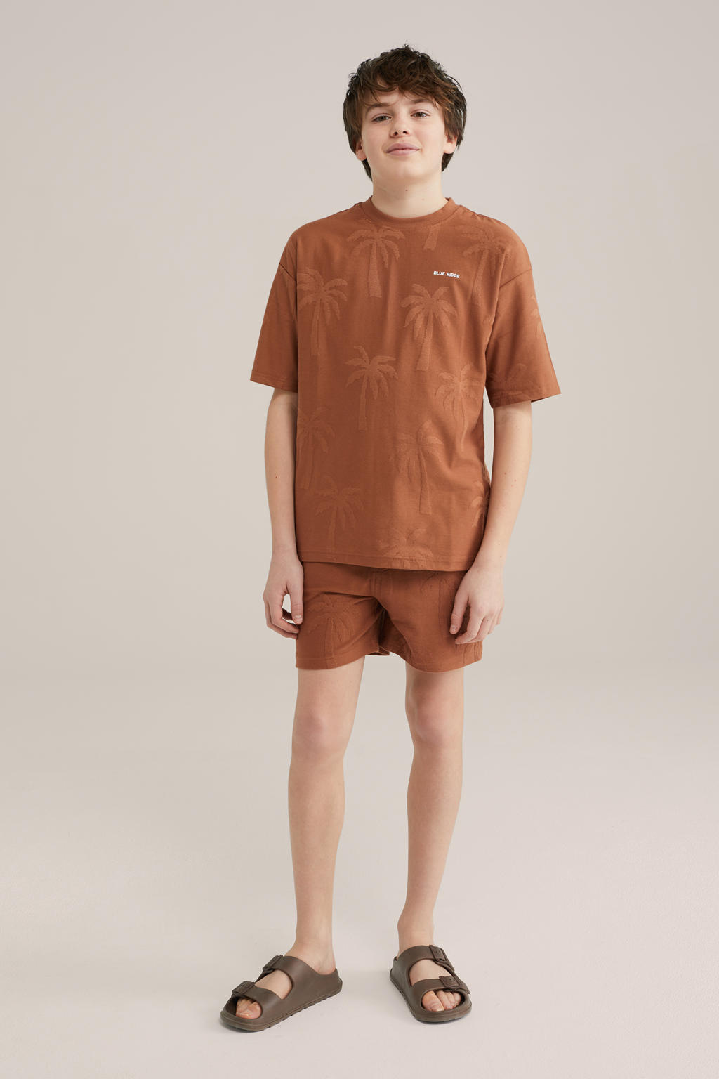 Roodbruine jongens WE Fashion T-shirt van stretchkatoen met korte mouwen, ronde hals en textuur