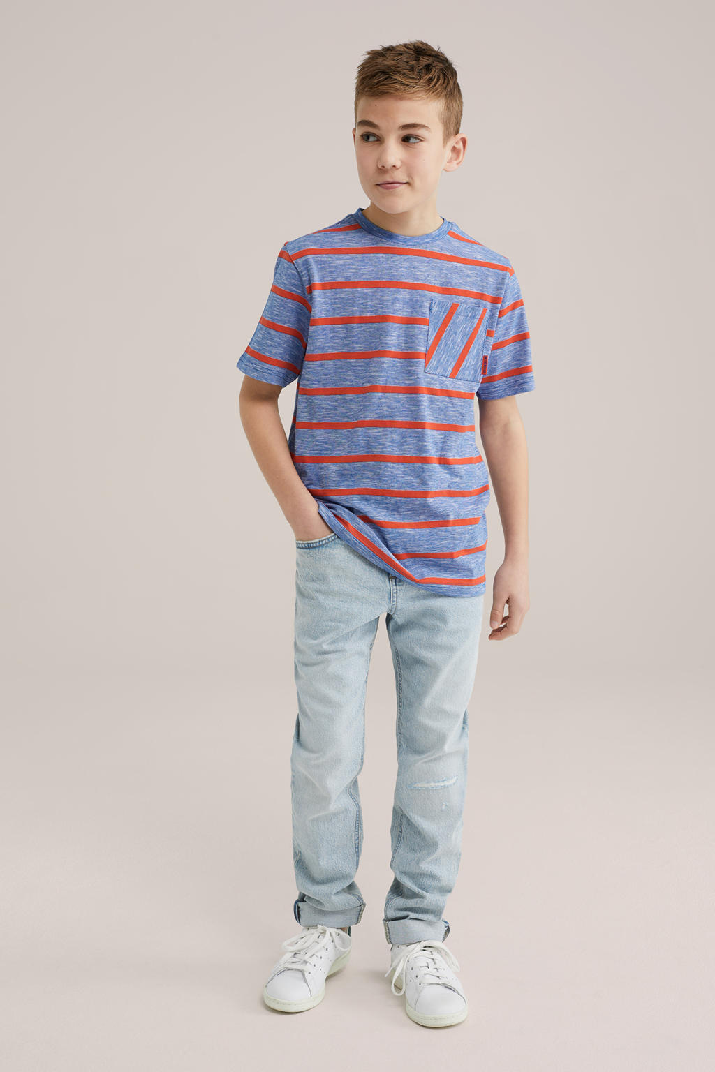 Donkerblauw en rode jongens WE Fashion T-shirt van katoen met strepenprint, korte mouwen en ronde hals