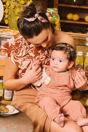 thumbnail: Z8 newborn tuinbroek Sicily met ruches en broderie oudroze