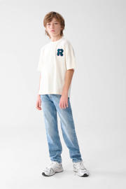 thumbnail: Medium blue denim jongens Shoeby relaxed regular waist regular fit jeans van denim met ritssluiting en meerkleurige print