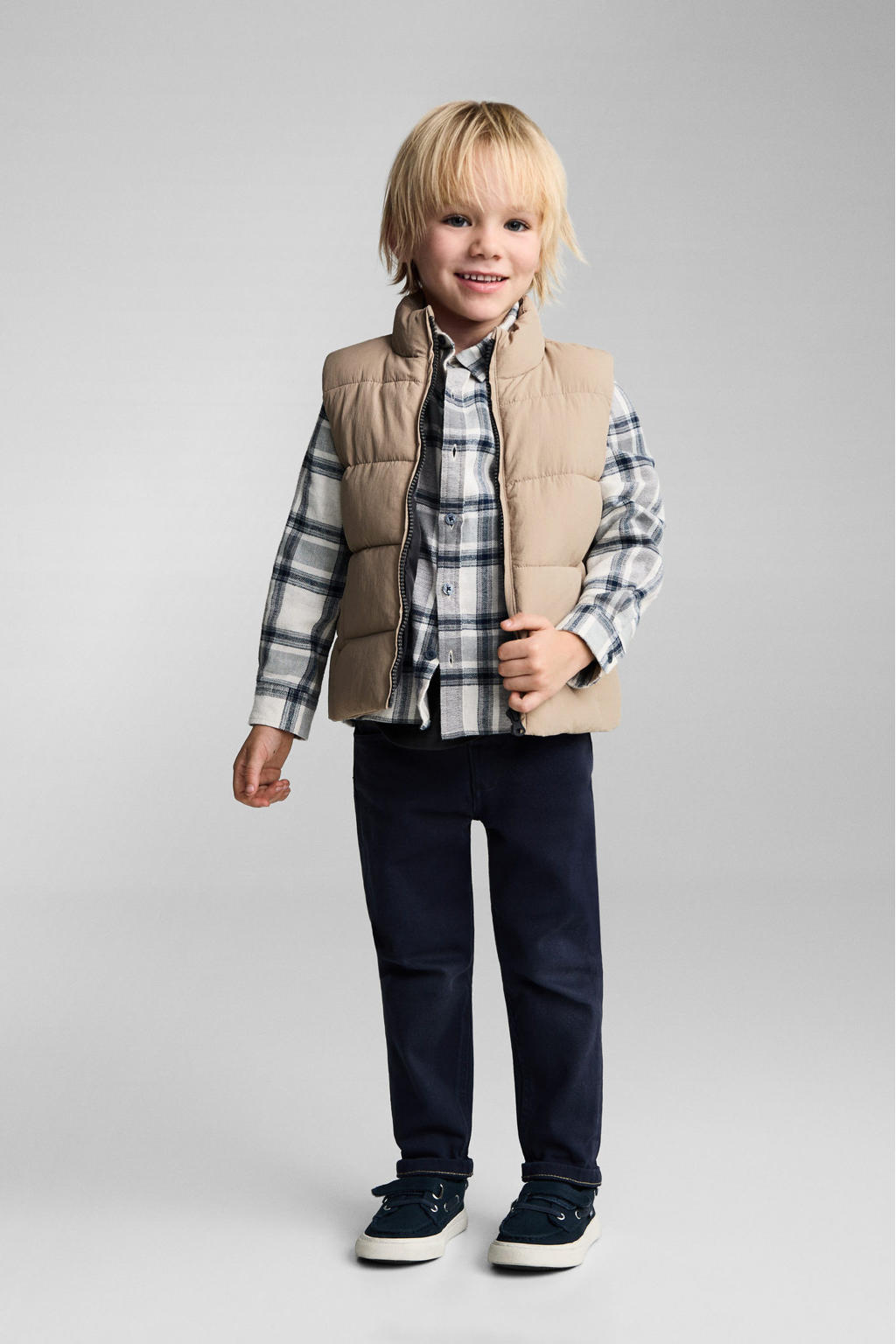 Bruine jongens Mango Kids bodywarmer van polyamide met effen, opstaande kraag en ritssluiting