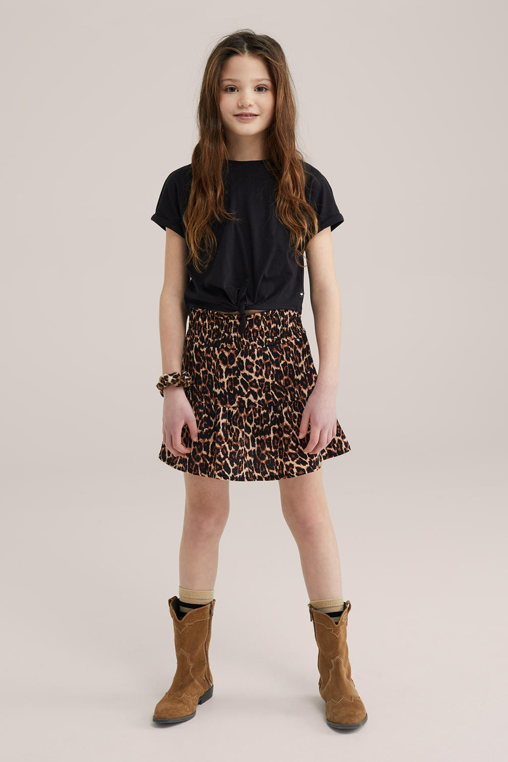 Bruin, beige en zwarte meisjes WE Fashion korte rok gemaakt van polyester en met elastische tailleband