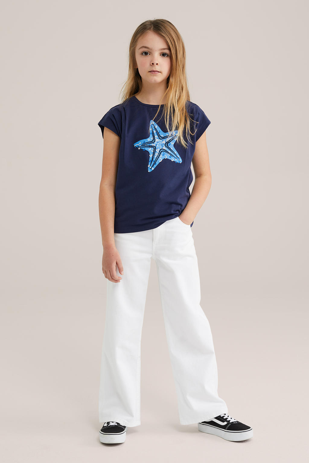Donkerblauwe meisjes WE Fashion T-shirt van stretchkatoen met printopdruk, korte mouwen, ronde hals en borduursels