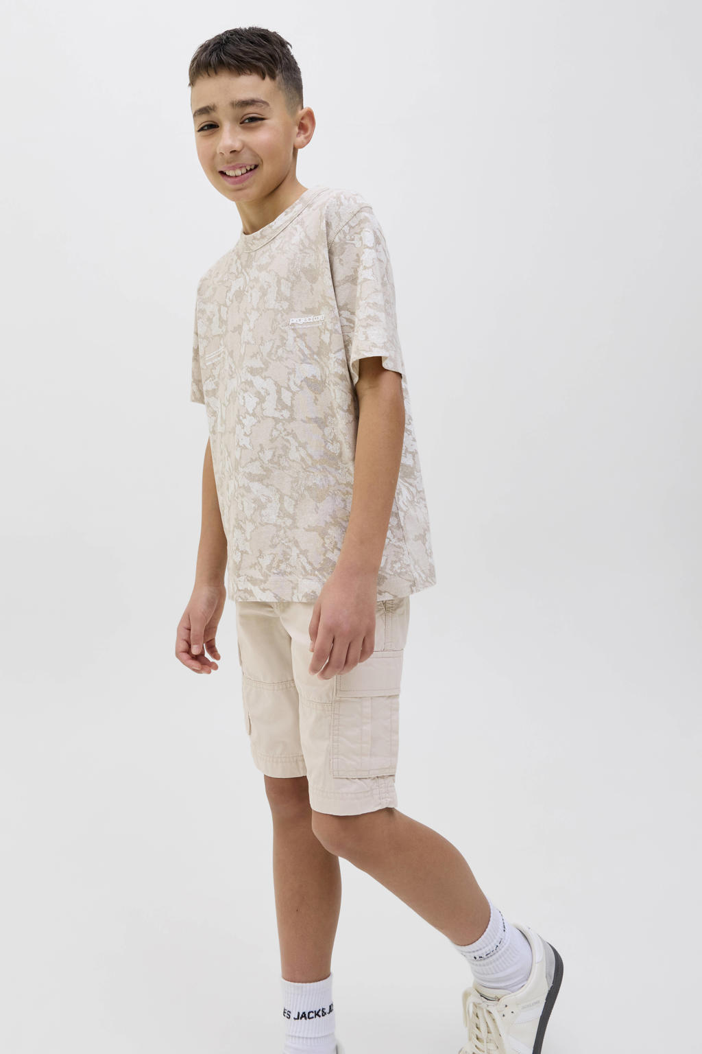 Ecru jongens JACK & JONES JUNIOR relaxed cargo short van katoen met regular waist, rits- en knoopsluiting en effen