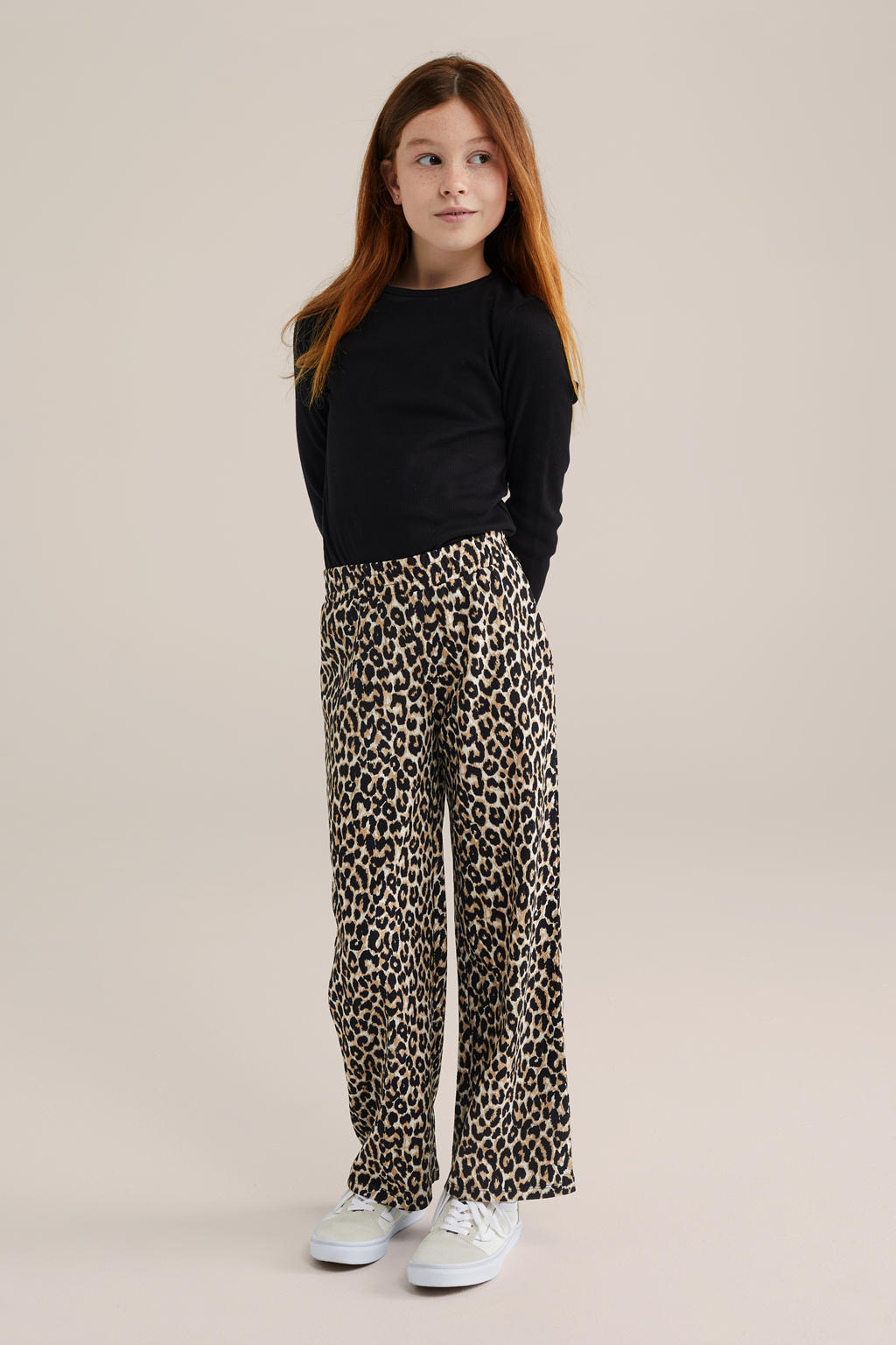 Beige meisjes WE Fashion loose palazzo broek van polyester met elastische tailleband en panterprint