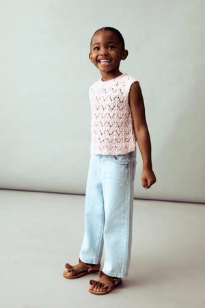 mouwloze top lichtroze broderie