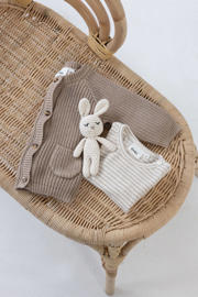 thumbnail: Feetje grof gebreid vest The Magic is in You taupe