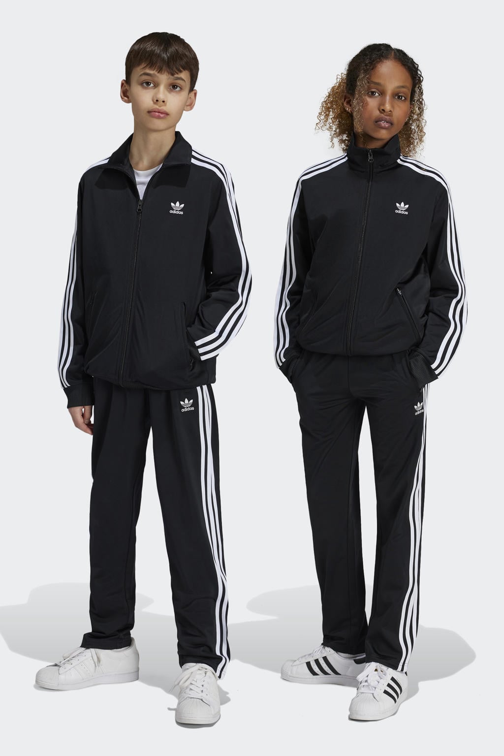 Zwart en witte jongens en meisjes adidas Originals trainingsbroek Firebird van polyester met regular waist, ritssluiting en logo dessin