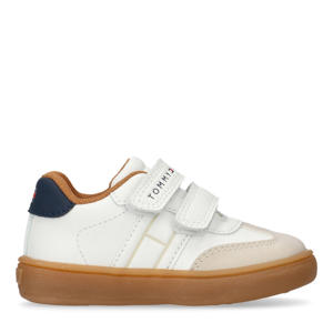   sneakers wit
