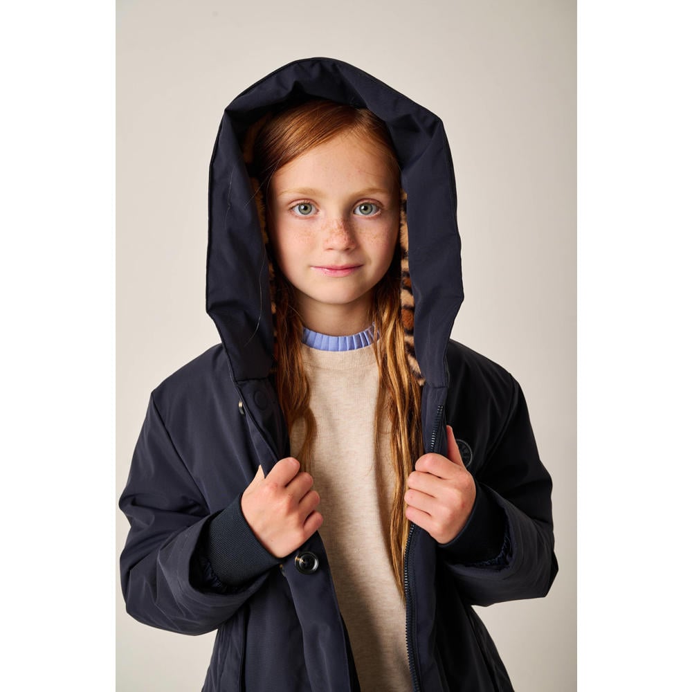 Donkerblauwe meisjes Tumble 'n Dry gewatteerde jas van polyester met lange mouwen en rits- en drukknoopsluiting