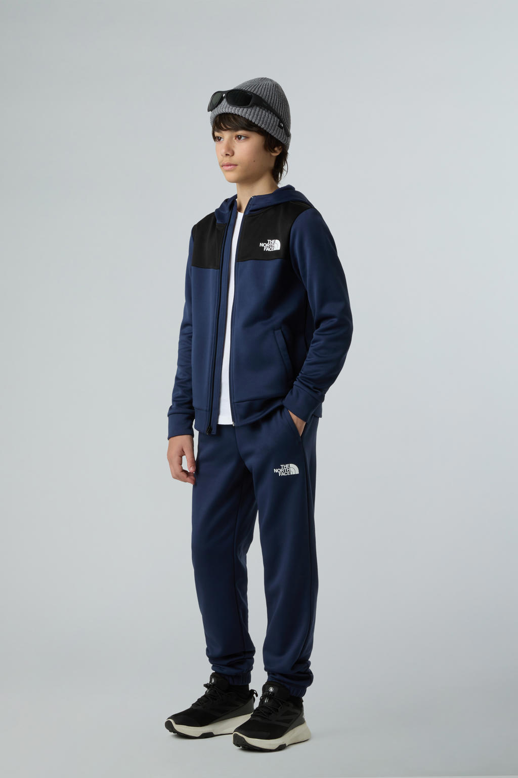 Donkerblauw en zwarte jongens en meisjes The North Face vest Reaxion van sweat materiaal met meerkleurige print, lange mouwen, opstaande kraag en ritssluiting