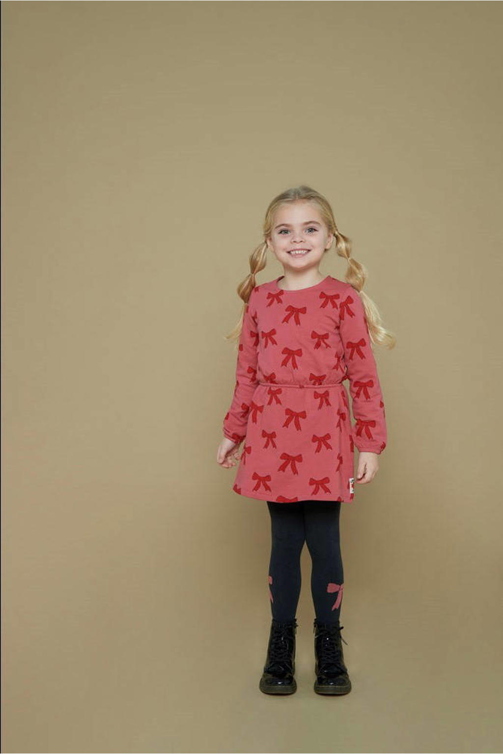 Roze en rode meisjes Jubel jurk Queen Of Hearts van stretchkatoen met lange mouwen, ronde hals en drukknoopsluiting