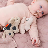 Done by Deer Kleine sensorische rammelaar Dotti Done by Deer Kleine sensorische rammelaar Dotti