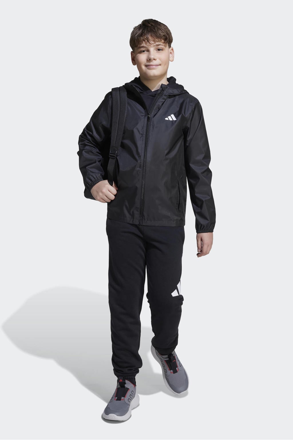 Zwarte jongens adidas Sportswear regenjas van polyester met effen, lange mouwen, capuchon en ritssluiting