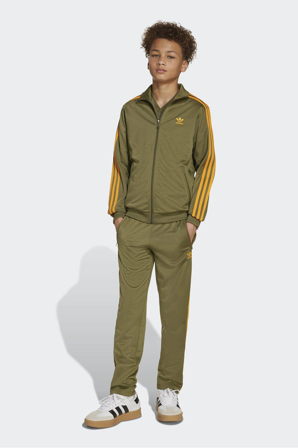 Olijfgroene jongens en meisjes adidas Originals trainingsbroek Firebird van polyester met regular waist, ritssluiting en logo dessin