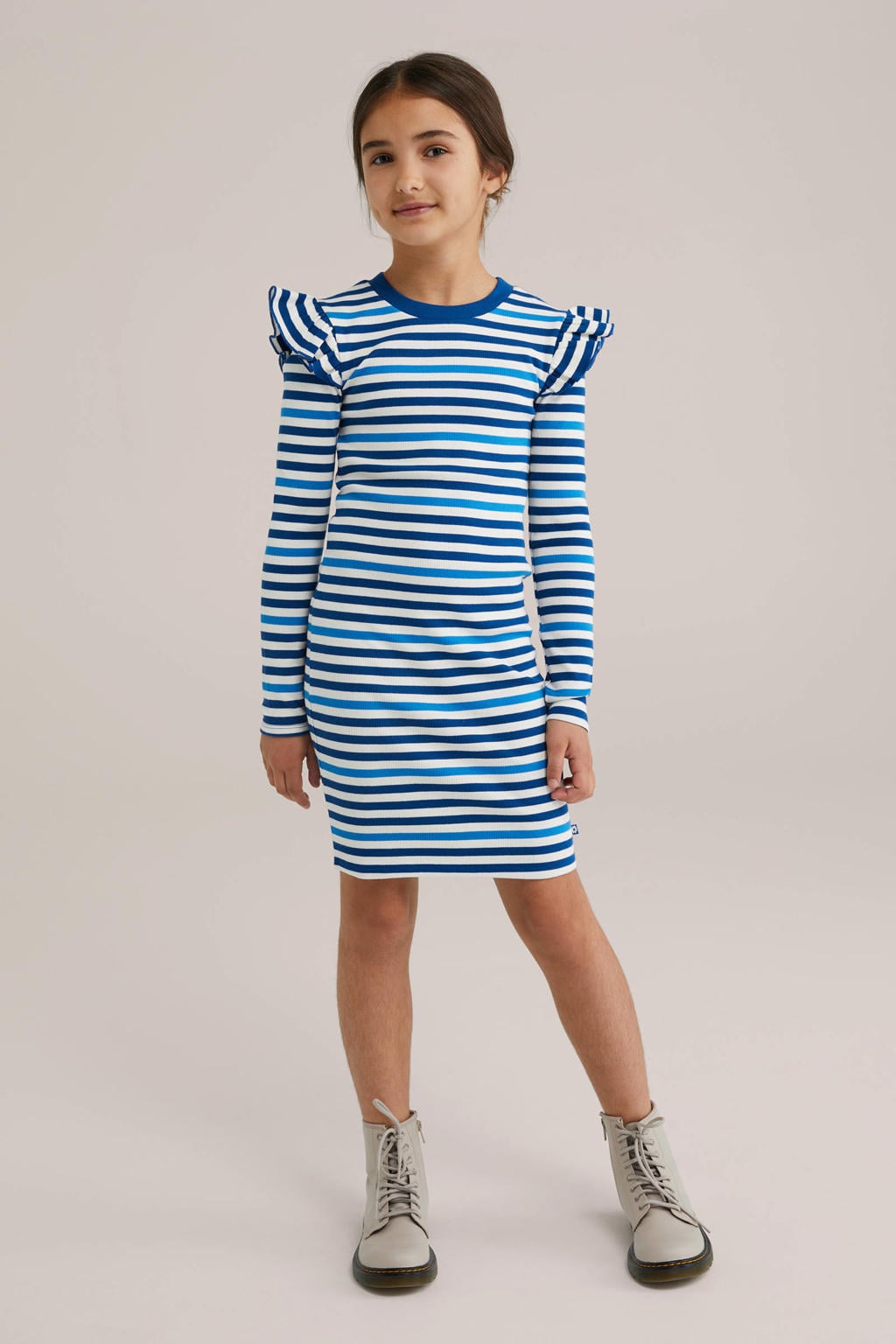 Blauw, donkerblauw en witte meisjes WE Fashion korte jurk van stretchkatoen met strepenprint, lange mouwen en ronde hals
