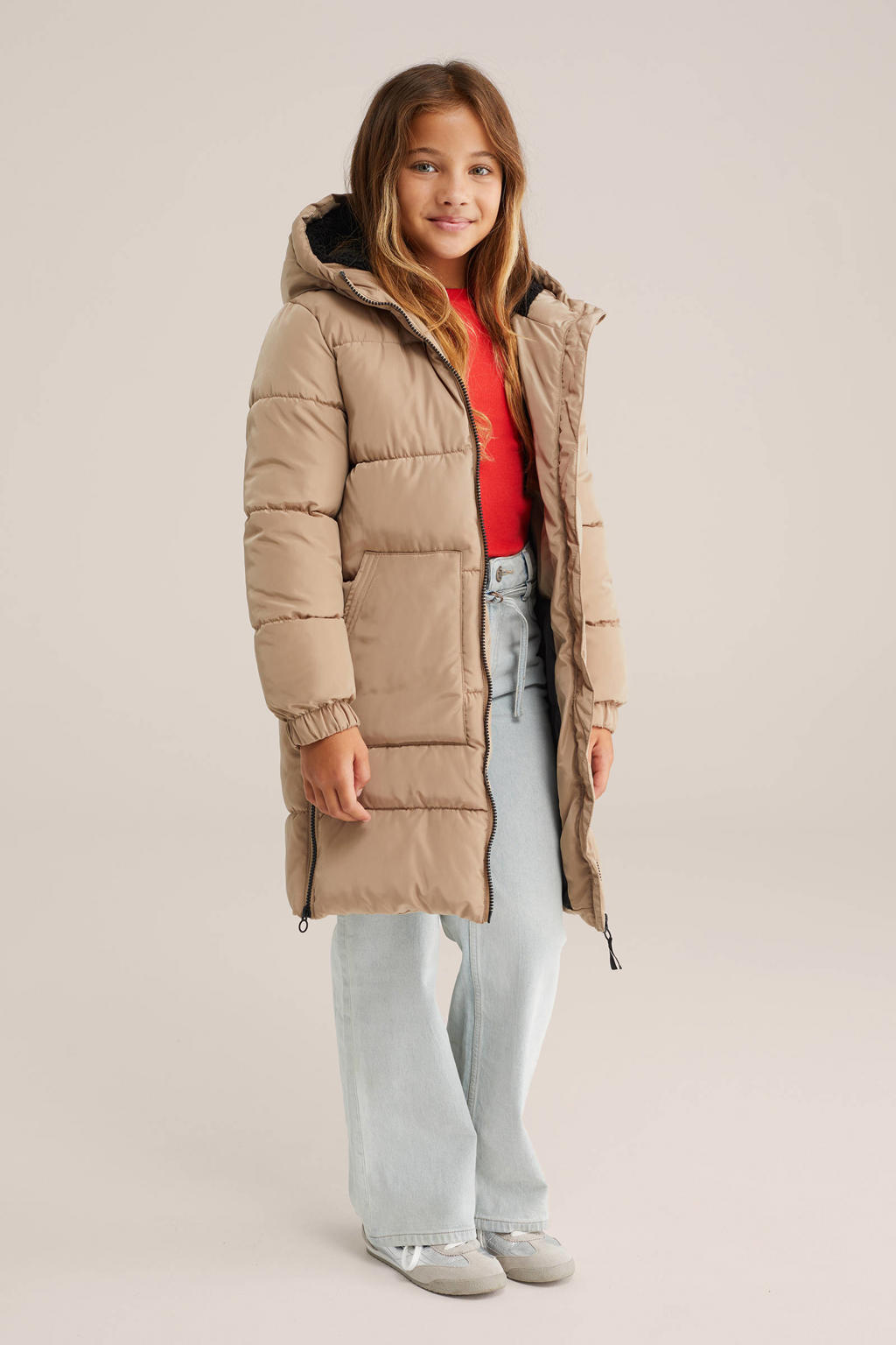 Zandkleurige meisjes WE Fashion gewatteerde jas van polyester met effen, lange mouwen, capuchon en ritssluiting
