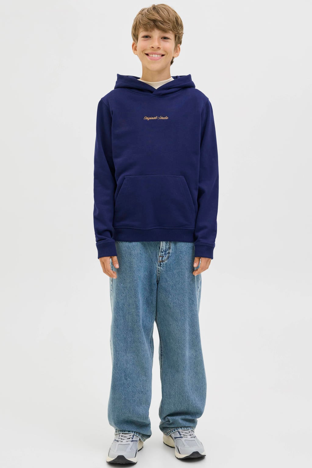 Donkerblauwe jongens JACK & JONES JUNIOR hoodie van sweat materiaal met tekst print, lange mouwen en capuchon