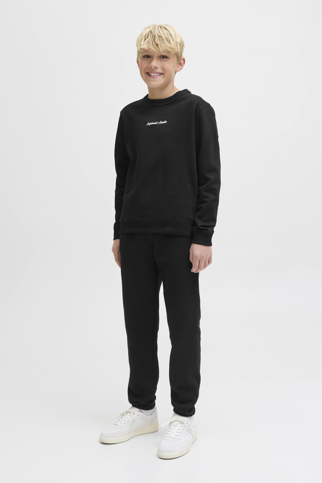 Zwarte jongens JACK & JONES JUNIOR sweater met tekst print, lange mouwen, ronde hals en geribde boorden