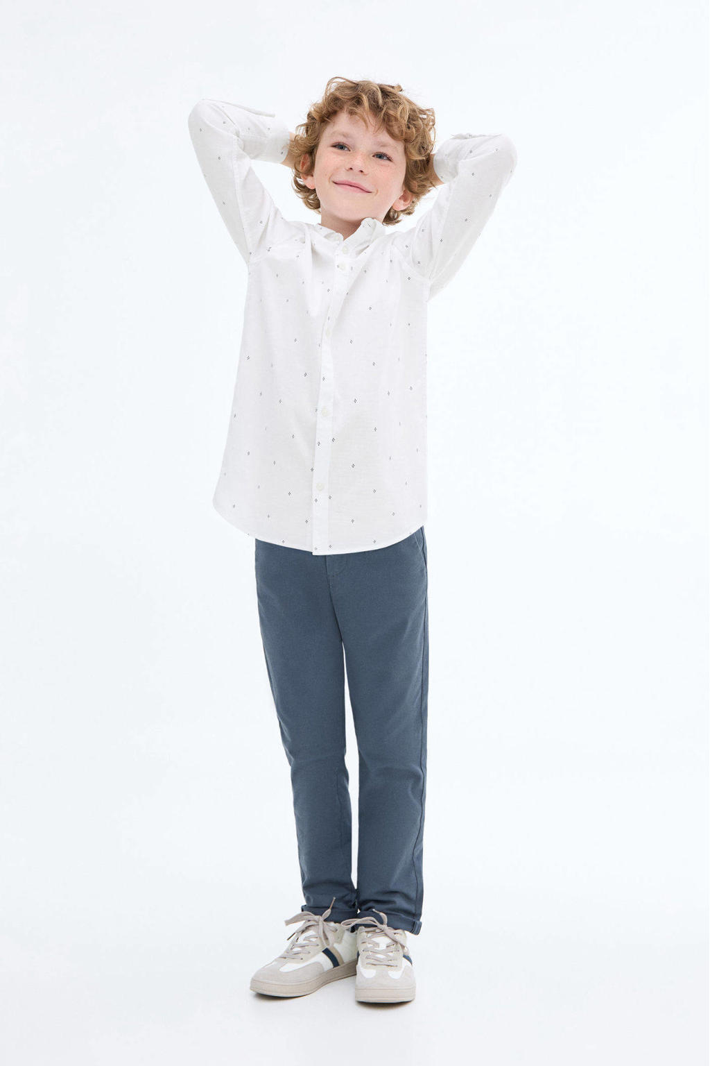 Blauwe jongens Mango Kids straight casual broek van stretchkatoen met regular waist, rits- en knoopsluiting en effen