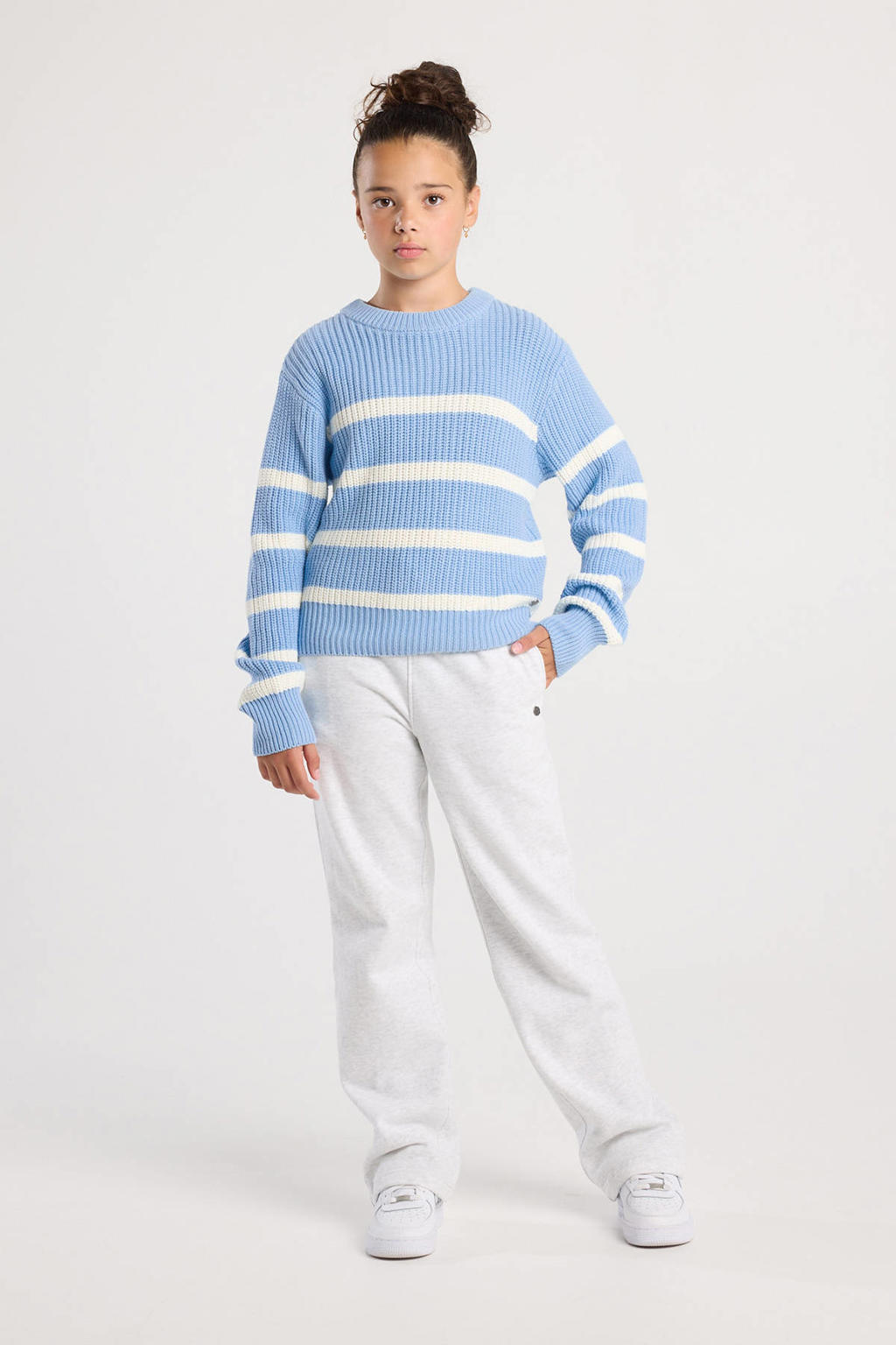 Weekend Max Mara Gebreid jack met afgeronde V-hals, model 'GERARDA' in Weekend Max Mara Gebreid jack met afgeronde V-hals, model 'GERARDA' in