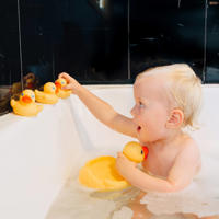 thumbnail: PLAYGRO Badeendjes familie