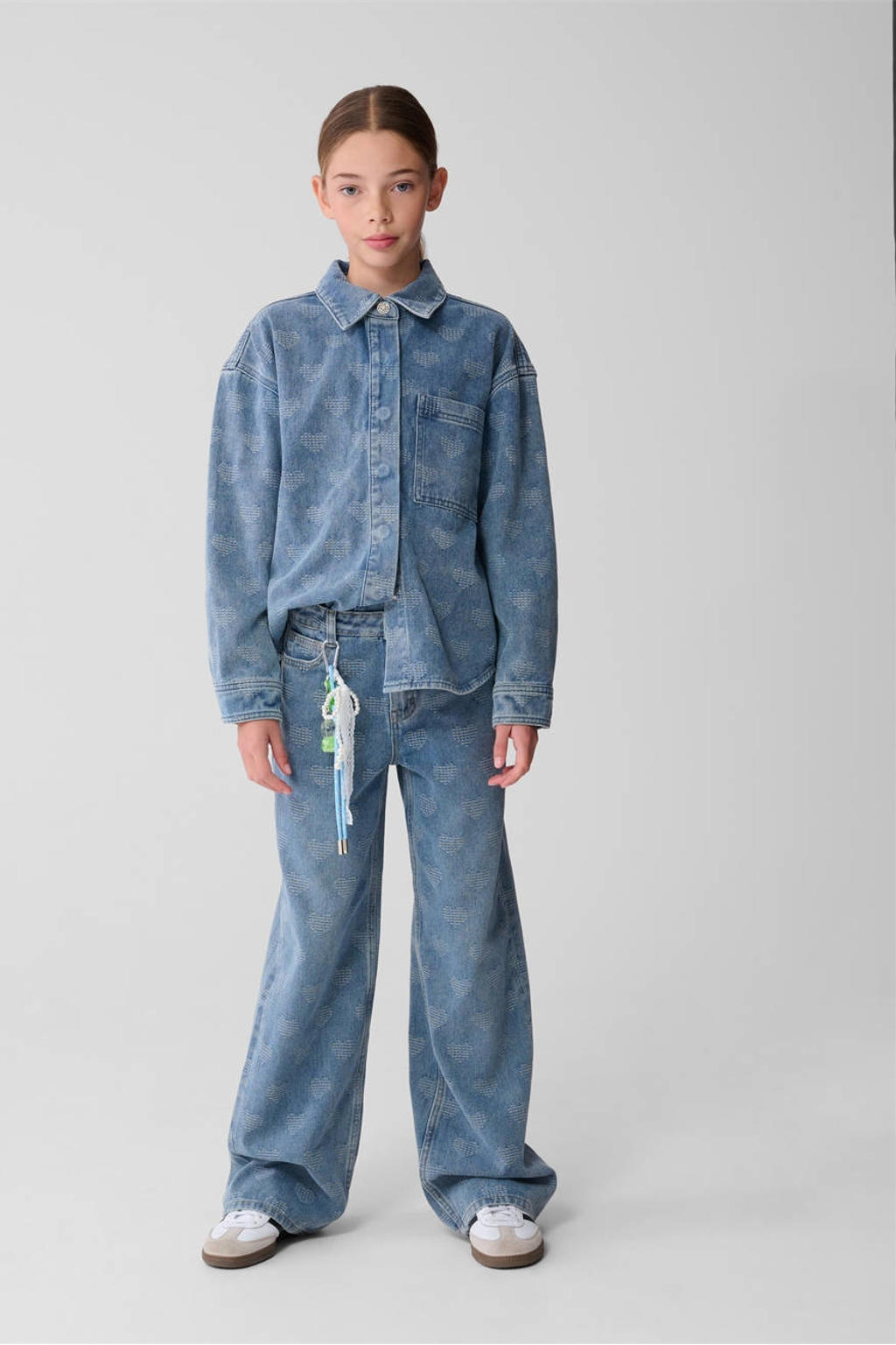 Medium blue denim meisjes Shoeby wide leg high waist wide leg jeans van denim met rits- en knoopsluiting en hartjesprint