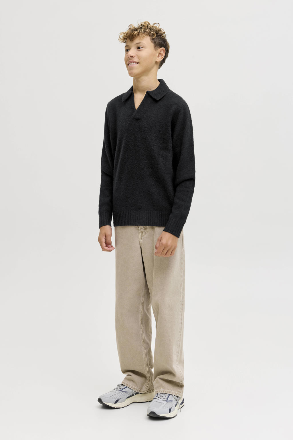 Zwarte jongens JACK & JONES JUNIOR trui fijn gebreid van polyester met effen, lange mouwen en klassieke kraag