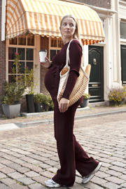 thumbnail: LOVE2WAIT straight high waist zwangerschaps broek donkerrood rib gebreid