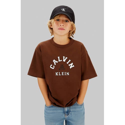 Calvin Klein T-shirt donkerbruin Jongens Katoen Ronde hals Logo - maat 176 afbeelding
