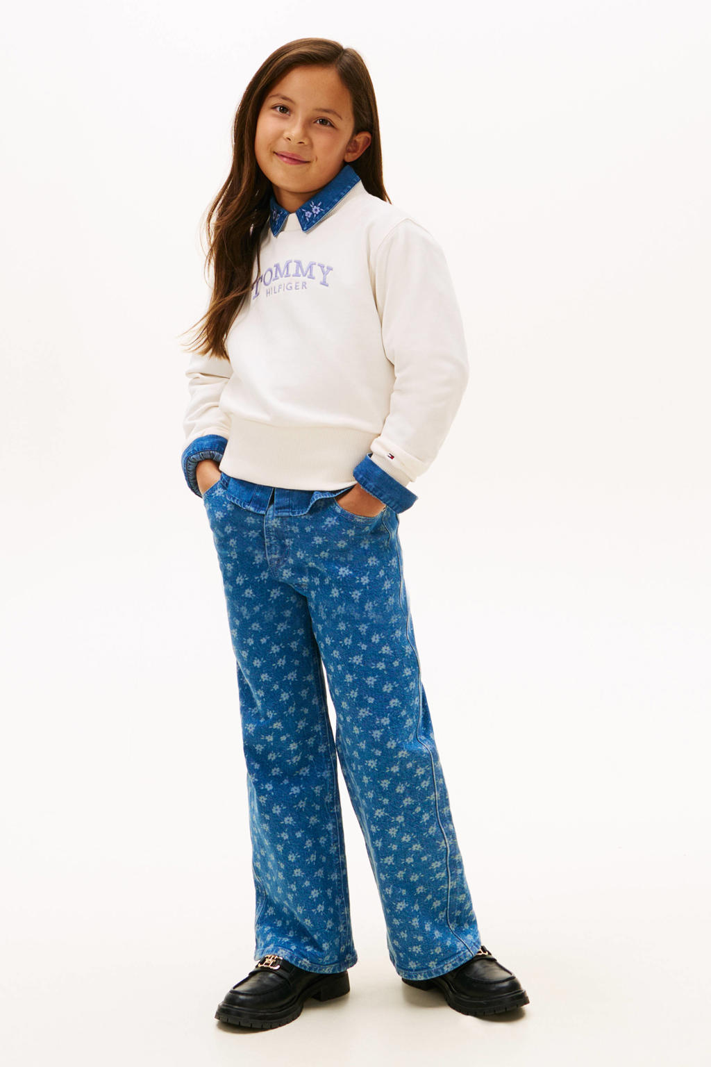 Ecru meisjes Tommy Hilfiger sweater van stretchkatoen met logo dessin, lange mouwen, ronde hals en borduursels